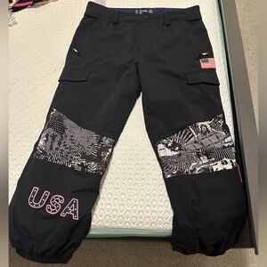 Volcom USA Hotlapper Snowboard Pants. Mens Black Waterproof XL